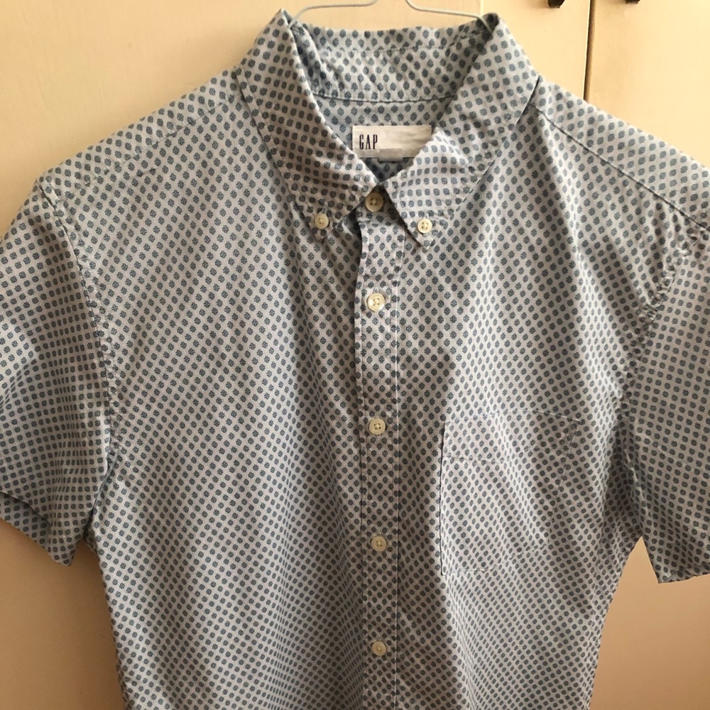 Gap light blue patterned shirt
